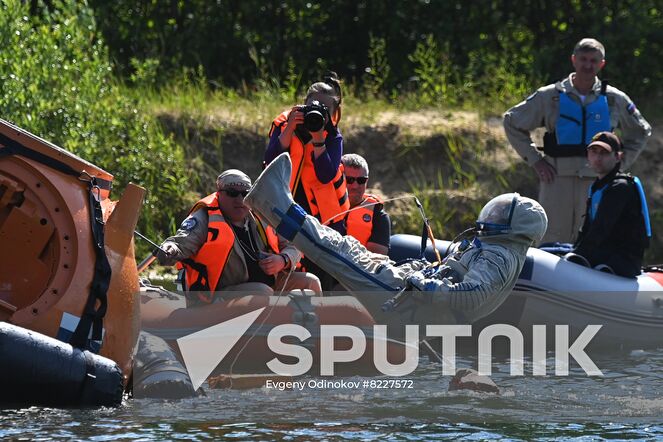 Russian cosmonauts Alexey Ovchinin and Oleg Platonov and NASA astronaut Tracy Caldwell Dyson, crew members of the 70th expedition to the International Space Station, practice an emergency landing in water at Russia's Emergency Ministry base in Noginsk, Moscow region, Russia. Location: Russia, Moscow region. Author: Evgeny Odinokov/Sputnik. Russia Space