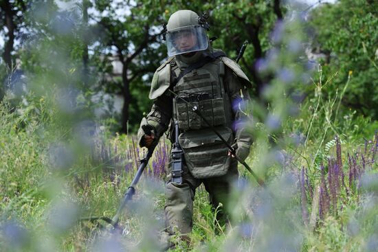 DPR Russia Ukraine Military Operation Demining