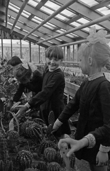 Schoolchildren from Almaty