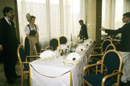 Service Hotel 89 International Youth Contest