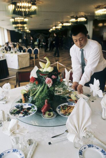 Service Hotel 89 International Youth Contest