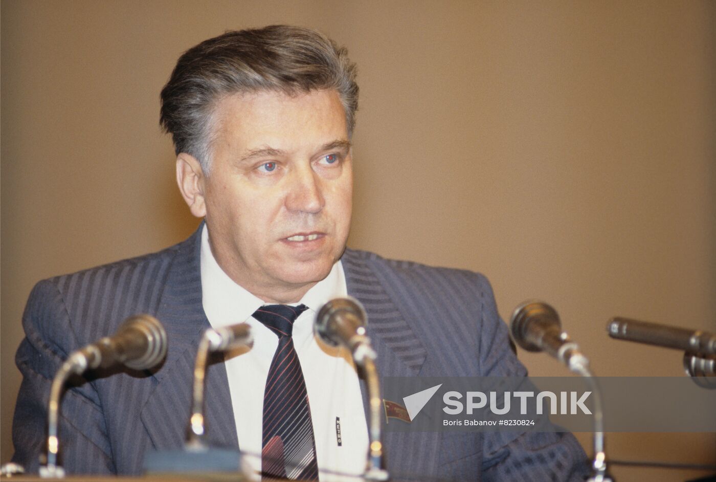 Extraordinary session of Supreme Soviet of RSFSR