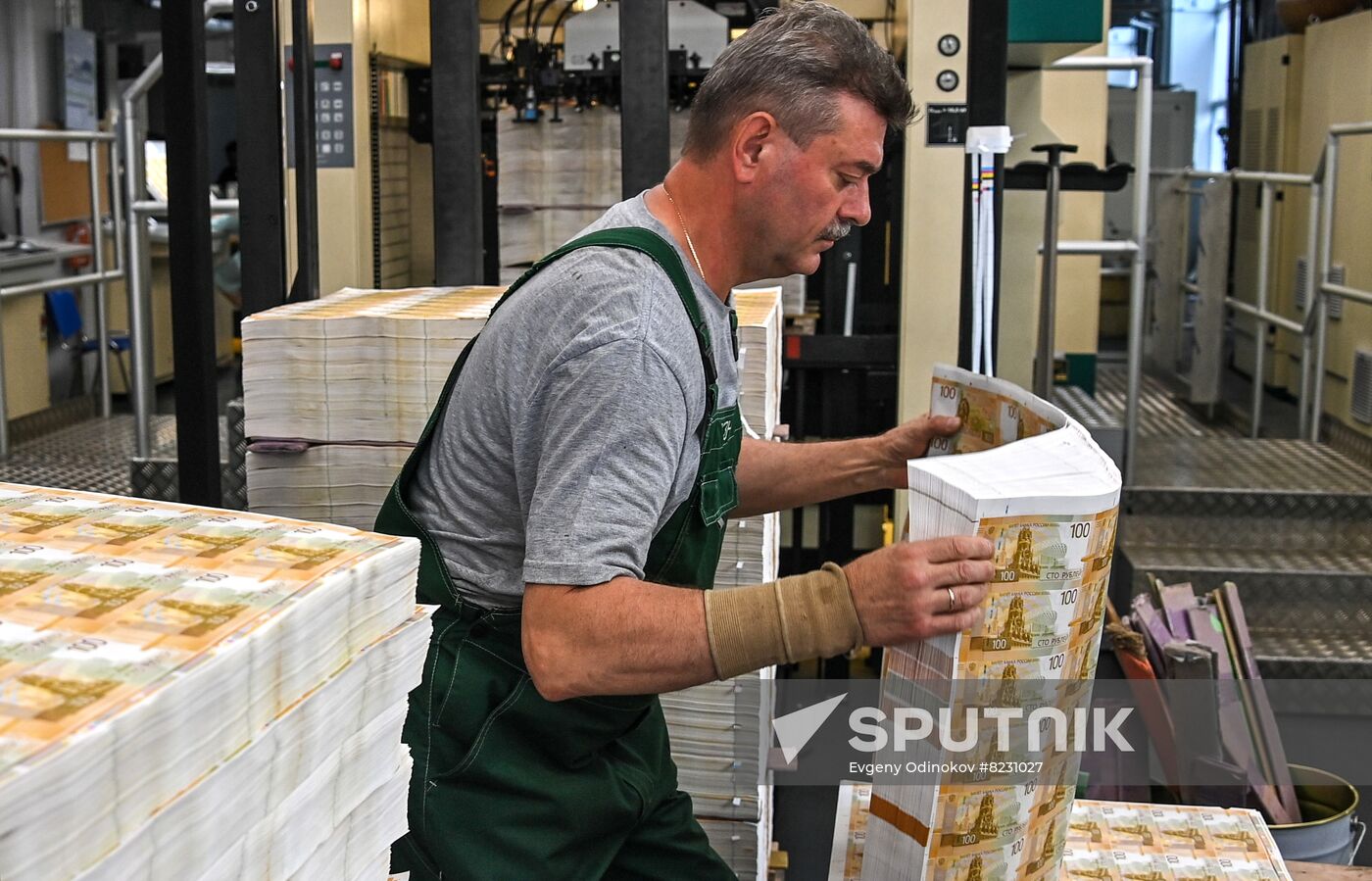 Russia Economy Banknote Production