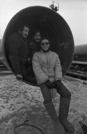 Building Urengoi-Pomary-Uzhgorod gas-export trunk pipeline