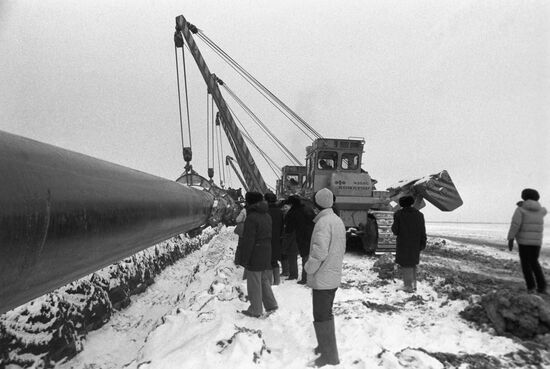 Building Urengoi-Pomary-Uzhgorod gas-export trunk pipeline