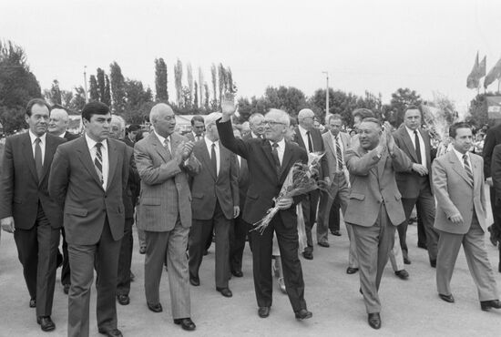Party and governmental delegation of German Democratic Republic visits USSR