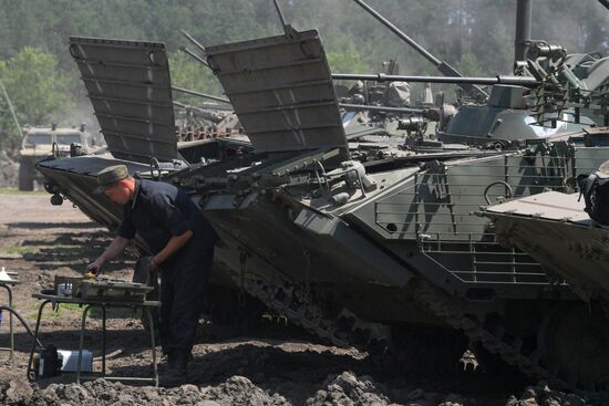 Ukraine Russia Military Operation Repair Unit
