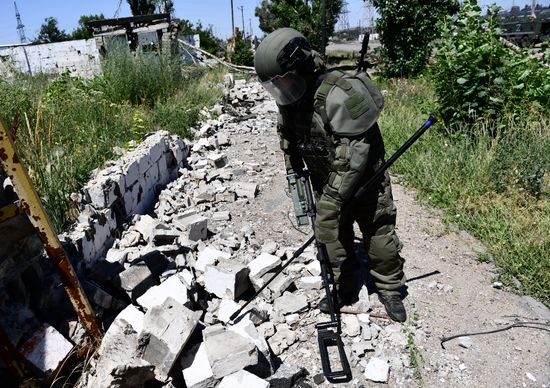 DPR Russia Ukraine Military Operation Demining