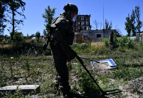 DPR Russia Ukraine Military Operation Demining