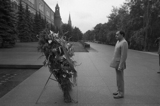 General Secretary of Indian National Congress party Rajiv Gandhi visits USSR