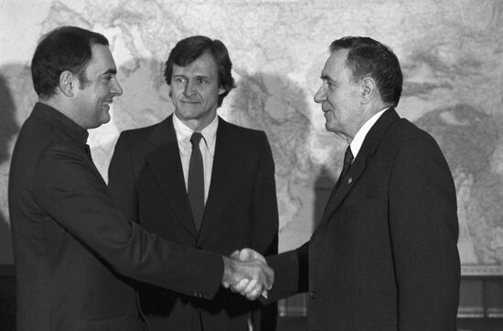 General Secretary of Indian National Congress party Rajiv Gandhi visits USSR