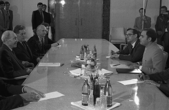 General Secretary of Indian National Congress party Rajiv Gandhi visits USSR