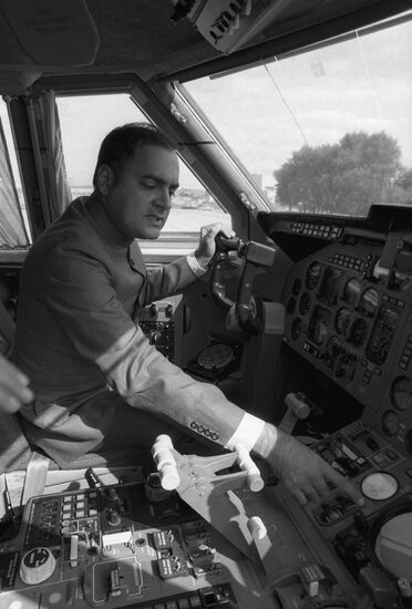 General Secretary of Indian National Congress party Rajiv Gandhi visits USSR