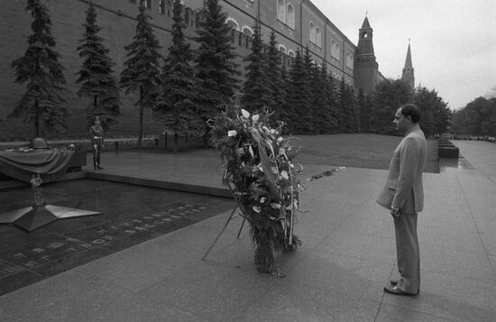 General Secretary of Indian National Congress party Rajiv Gandhi visits USSR