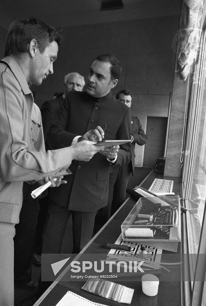 General Secretary of Indian National Congress party Rajiv Gandhi visits USSR