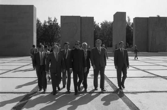 General Secretary of Indian National Congress party Rajiv Gandhi visits USSR