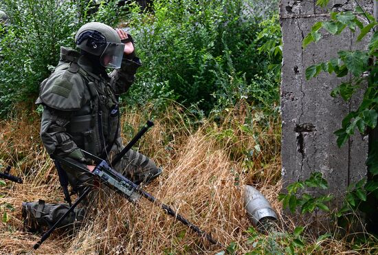 DPR Russia Ukraine Military Operation Demining