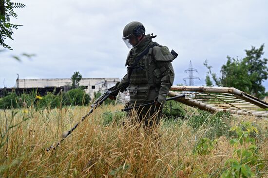 DPR Russia Ukraine Military Operation Demining