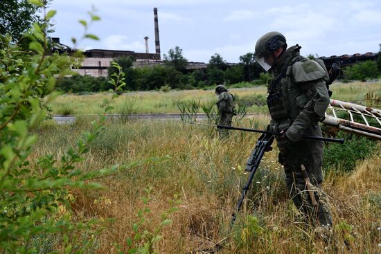 DPR Russia Ukraine Military Operation Demining