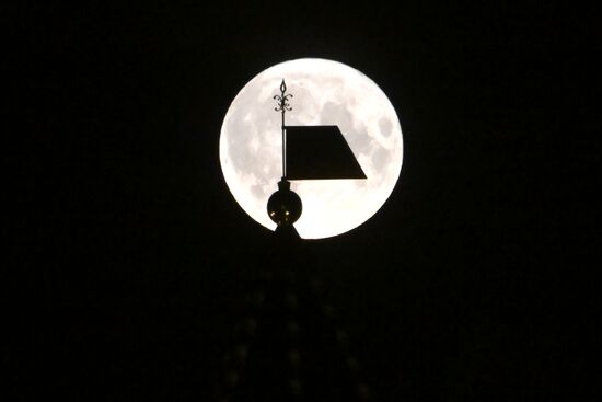 Russia Full Moon