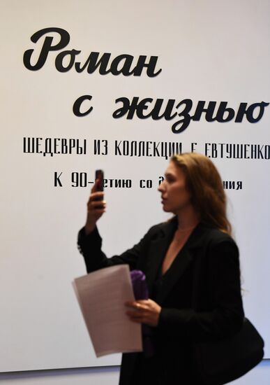 Exhibition Love Affair with Life: Masterpieces from Yevgeny Yevtushenko's Collection