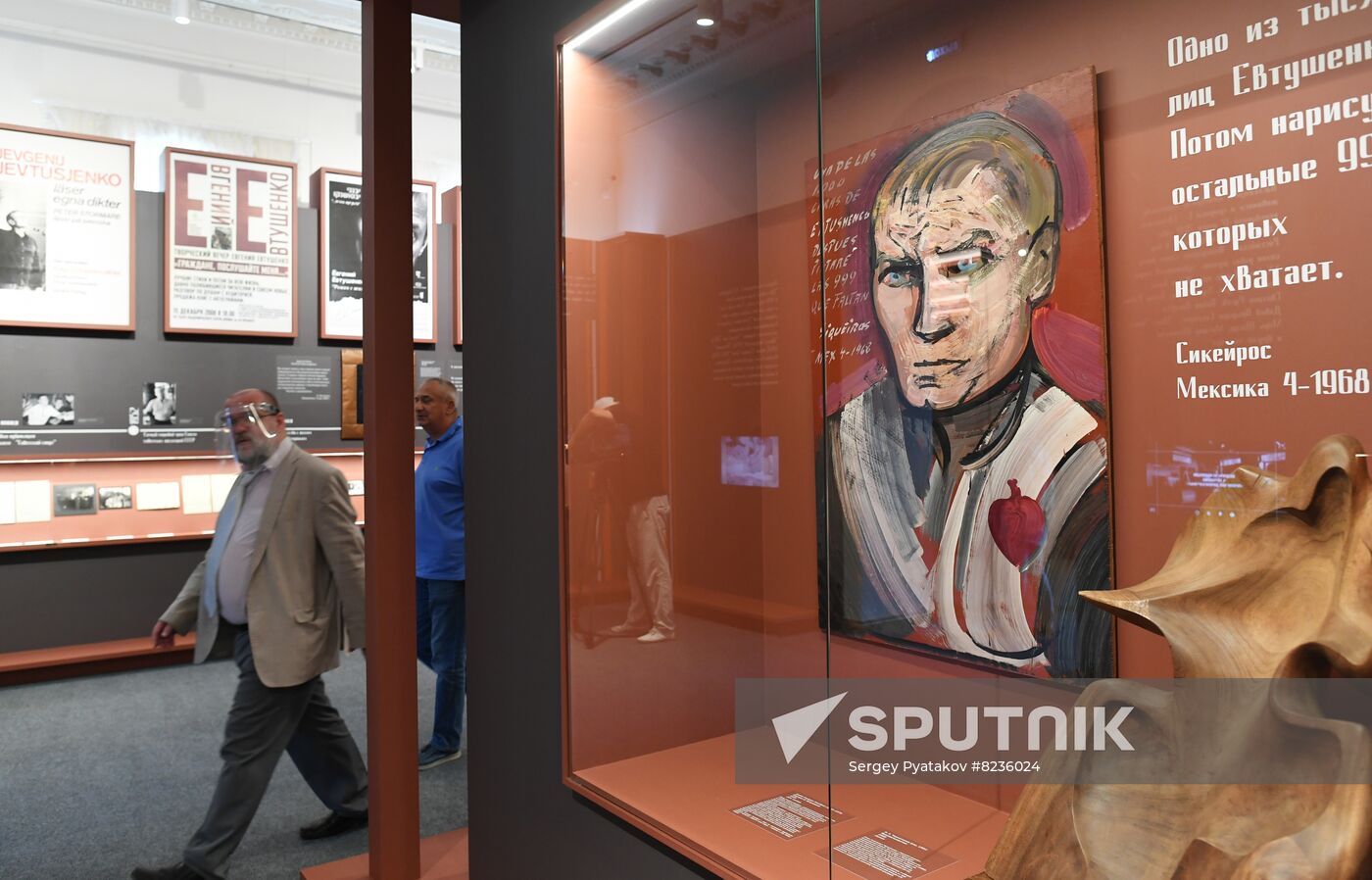 Exhibition Love Affair with Life: Masterpieces from Yevgeny Yevtushenko's Collection