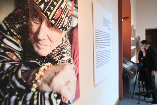 Exhibition Love Affair with Life: Masterpieces from Yevgeny Yevtushenko's Collection