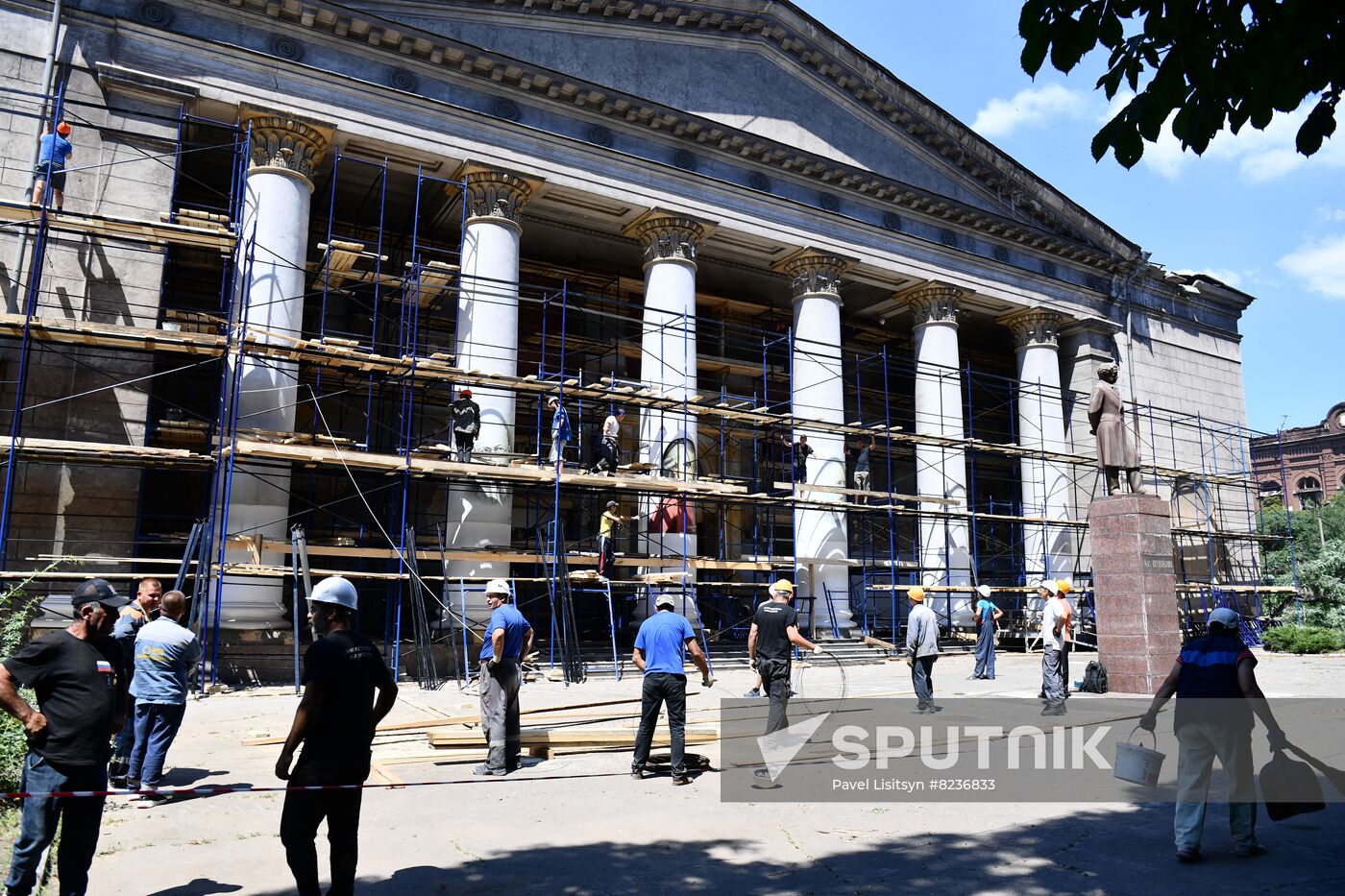 DPR Russia Ukraine Military Operation Palace of Culture Restoration