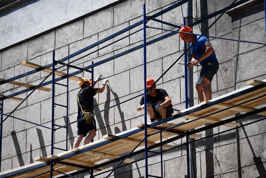 DPR Russia Ukraine Military Operation Palace of Culture Restoration