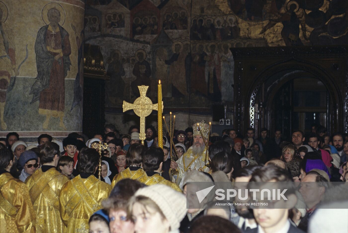 Christmas divine service at Dormition Cathedral in Kremlin