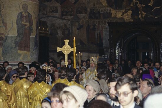 Christmas divine service at Dormition Cathedral in Kremlin