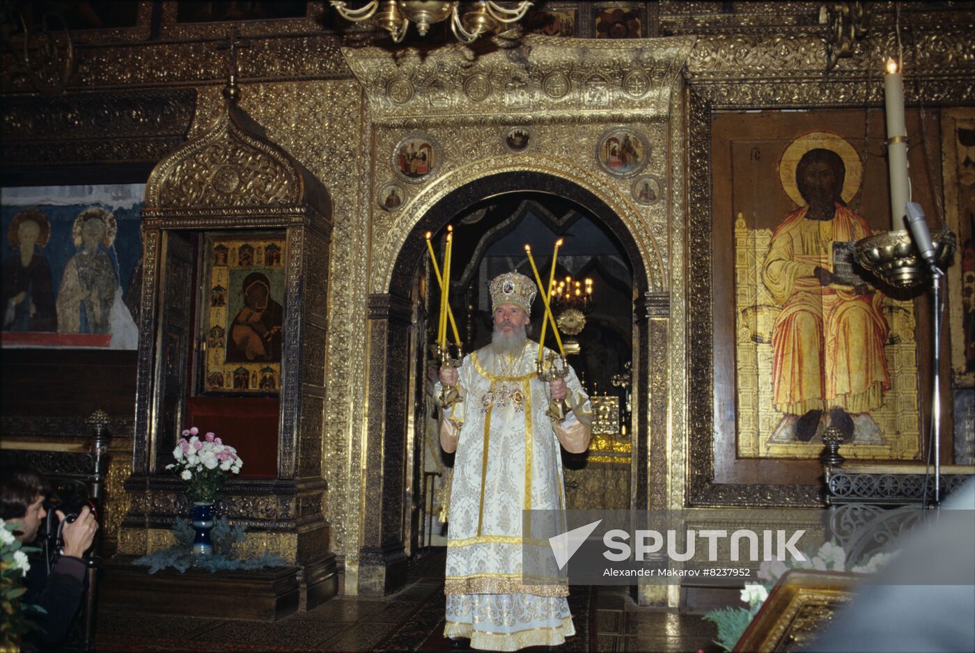 Christmas divine service at Dormition Cathedral in Kremlin