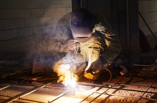 LPR Russia Ukraine Military Operation Construction