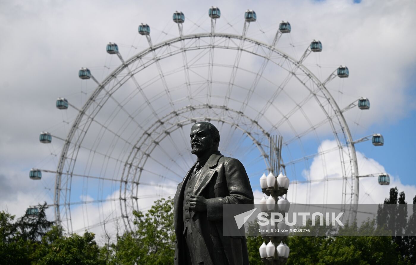 Russia Ferris Wheel Construction