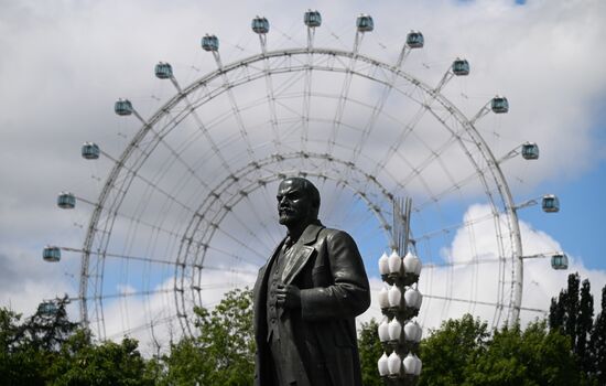 Russia Ferris Wheel Construction