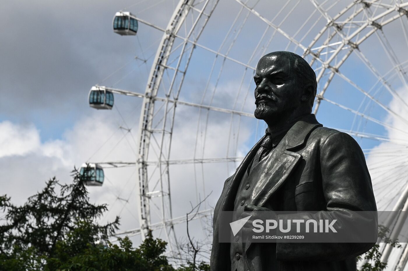 Russia Ferris Wheel Construction