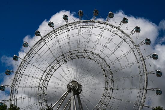 Russia Ferris Wheel Construction