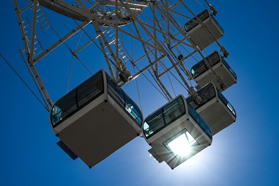 Russia Ferris Wheel Construction