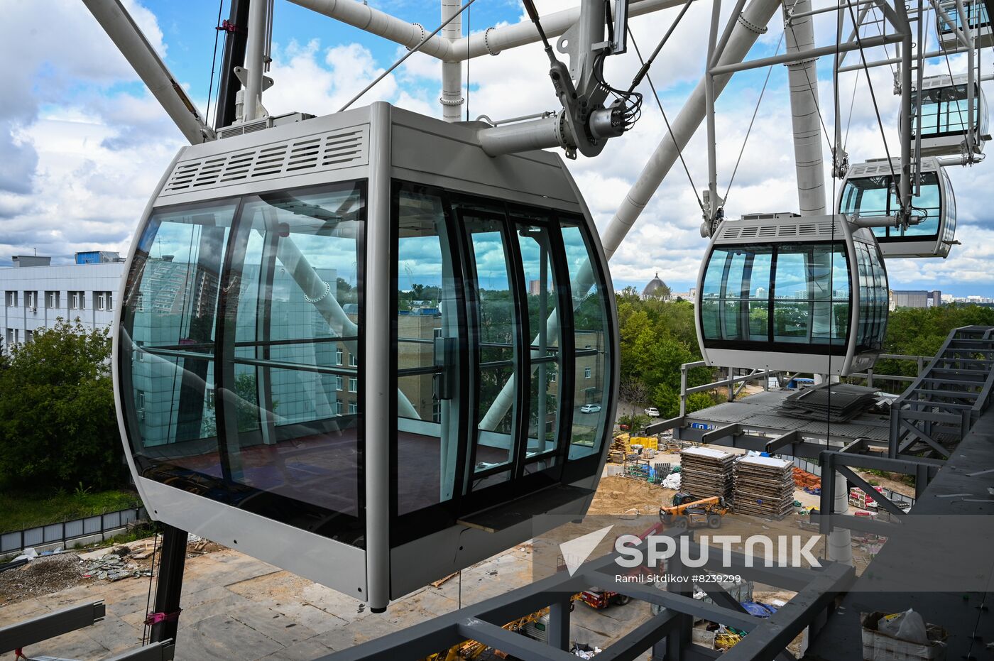 Russia Ferris Wheel Construction