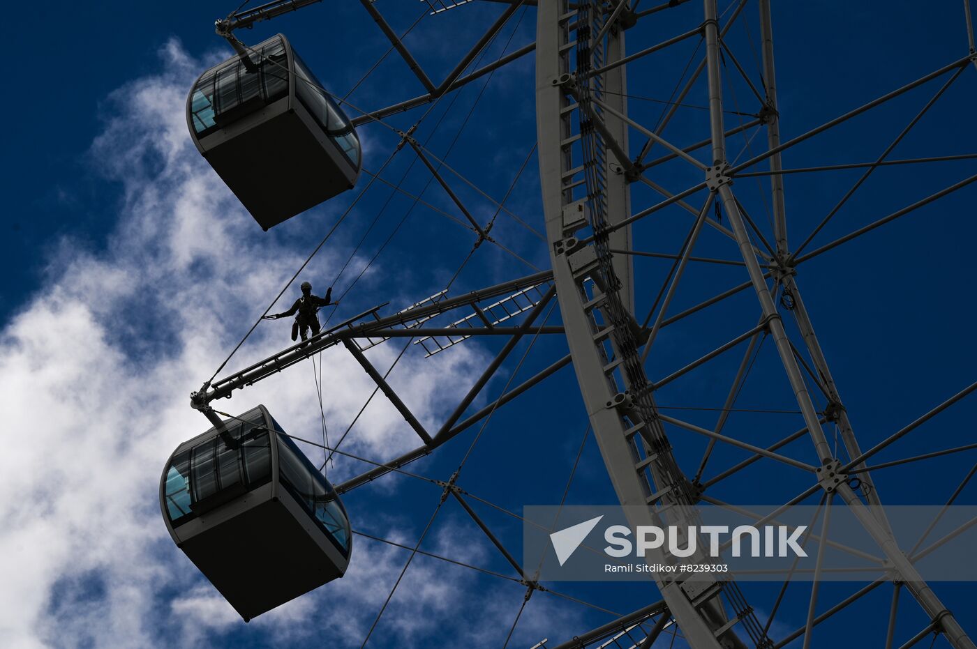 Russia Ferris Wheel Construction