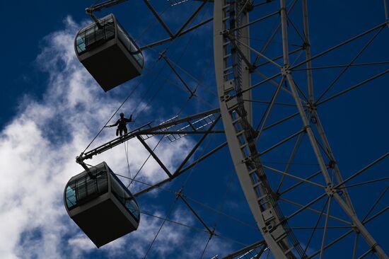 Russia Ferris Wheel Construction