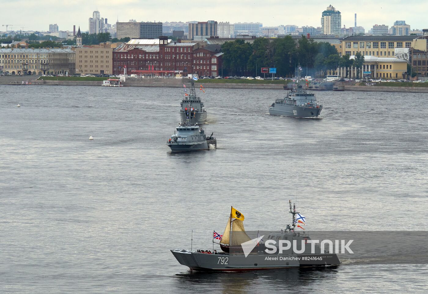 The Ivan Pasko landing boat carrying a replica of Peter the Great's Botik (Boat) aboard, on the foreground, sails along the Neva River during a rehearsal for the Navy Day parade in St. Petersburg, Russia. Location: Russia, St. Petersburg. Author: Alexei Danichev/Sputnik. Russia Navy Day Parade Rehearsal