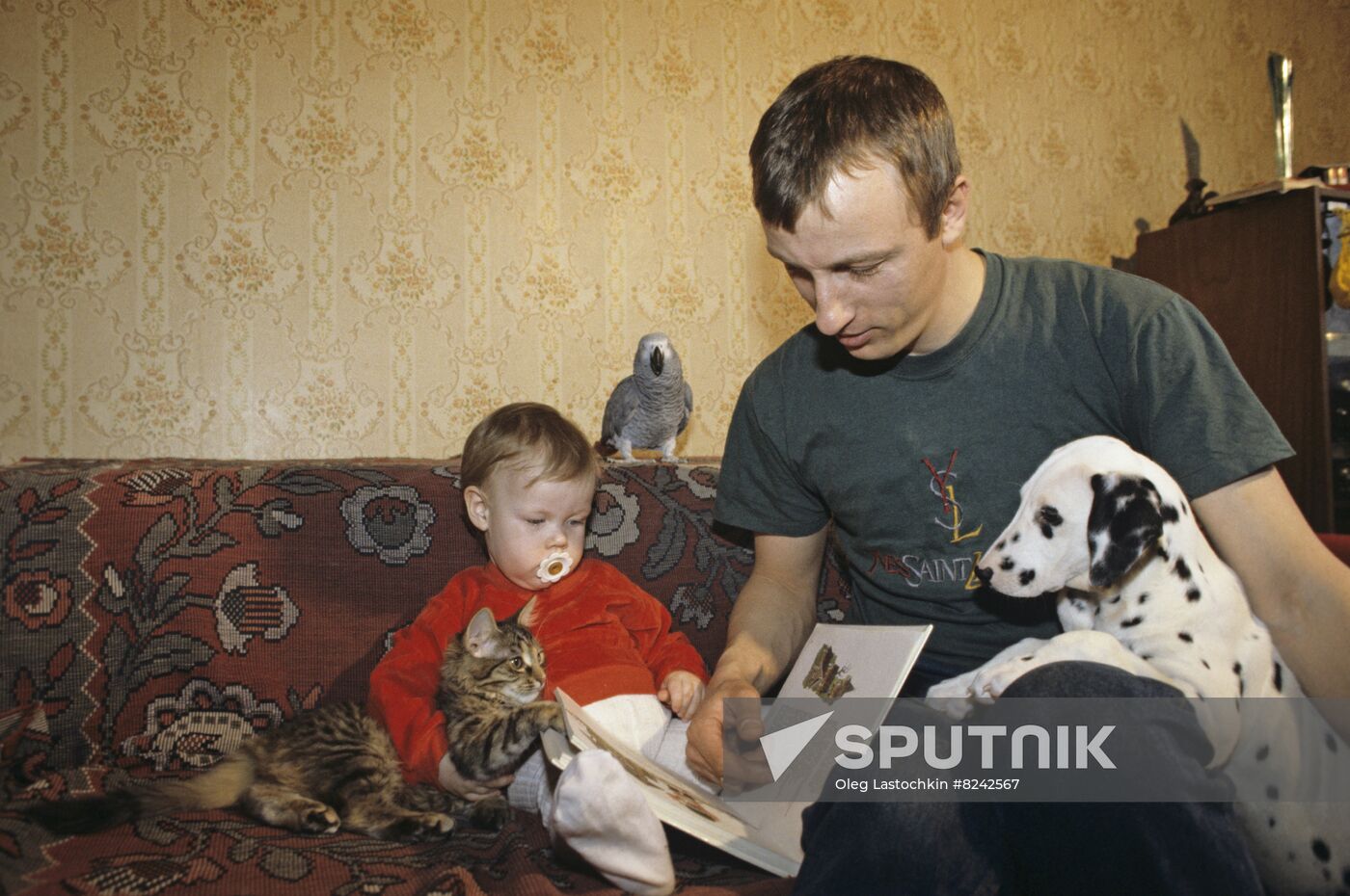 Amateur zoologist V. Alyakrinsky