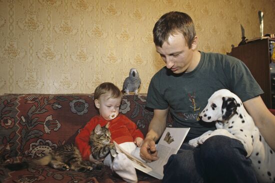 Amateur zoologist V. Alyakrinsky