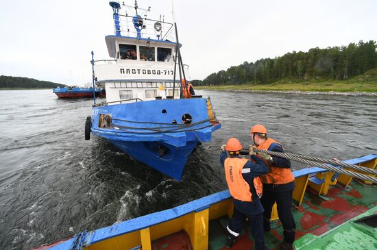 Russia Siberia Chain Steam Tow
