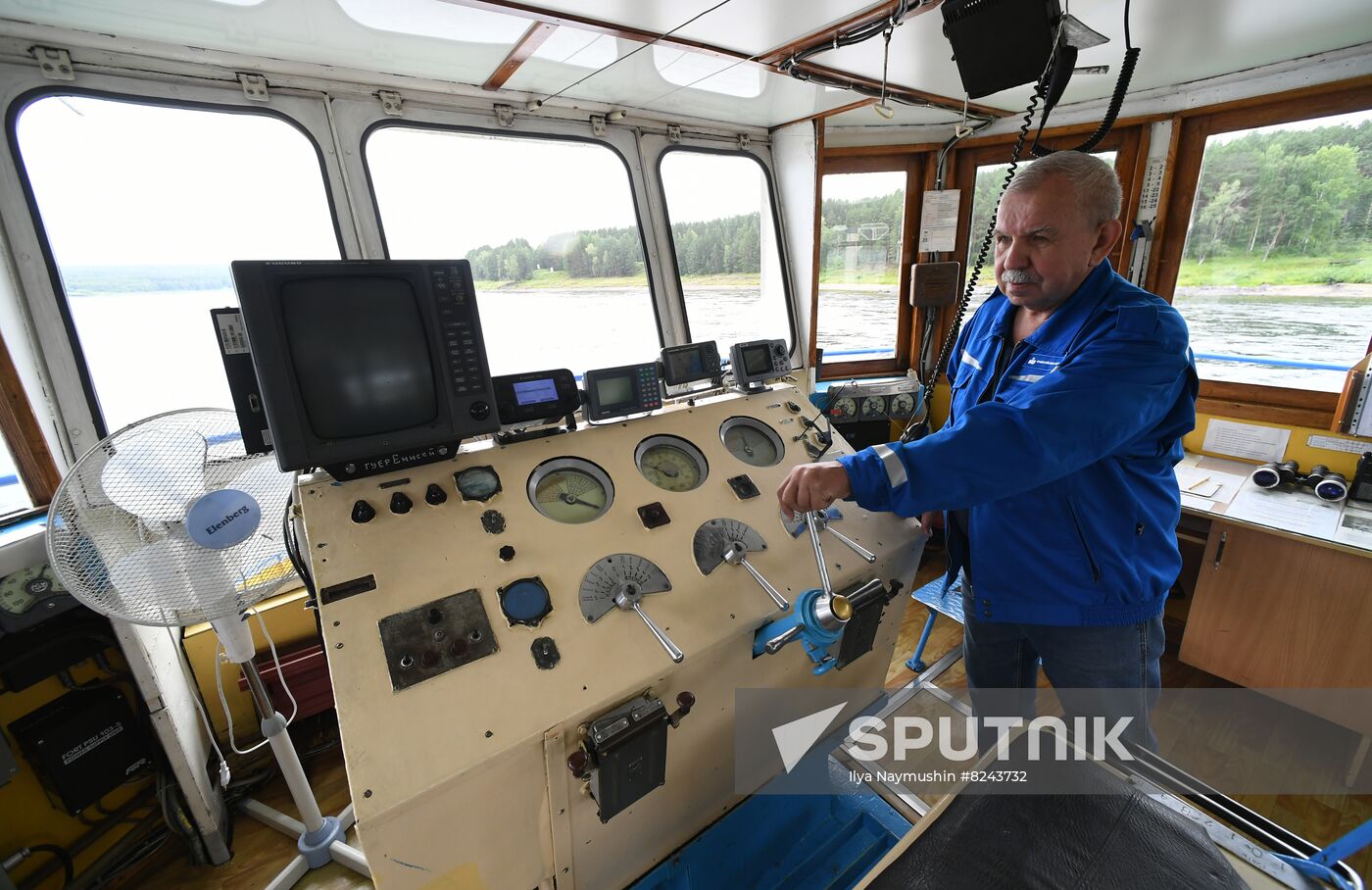 Russia Siberia Chain Steam Tow