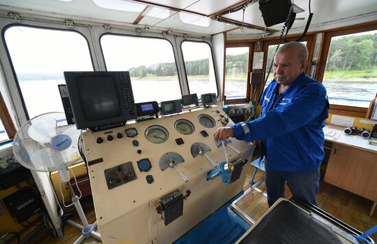 Russia Siberia Chain Steam Tow