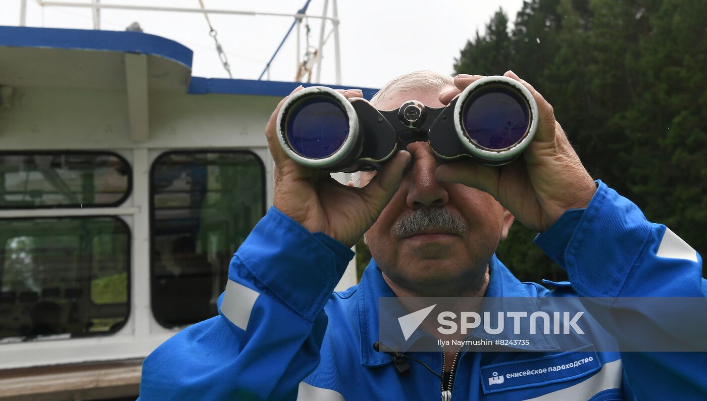 Russia Siberia Chain Steam Tow