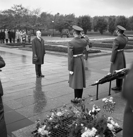 Greek delegation visits USSR