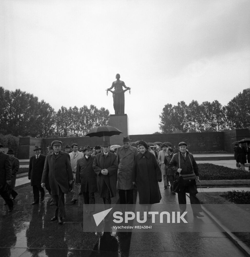 Greek delegation visits USSR